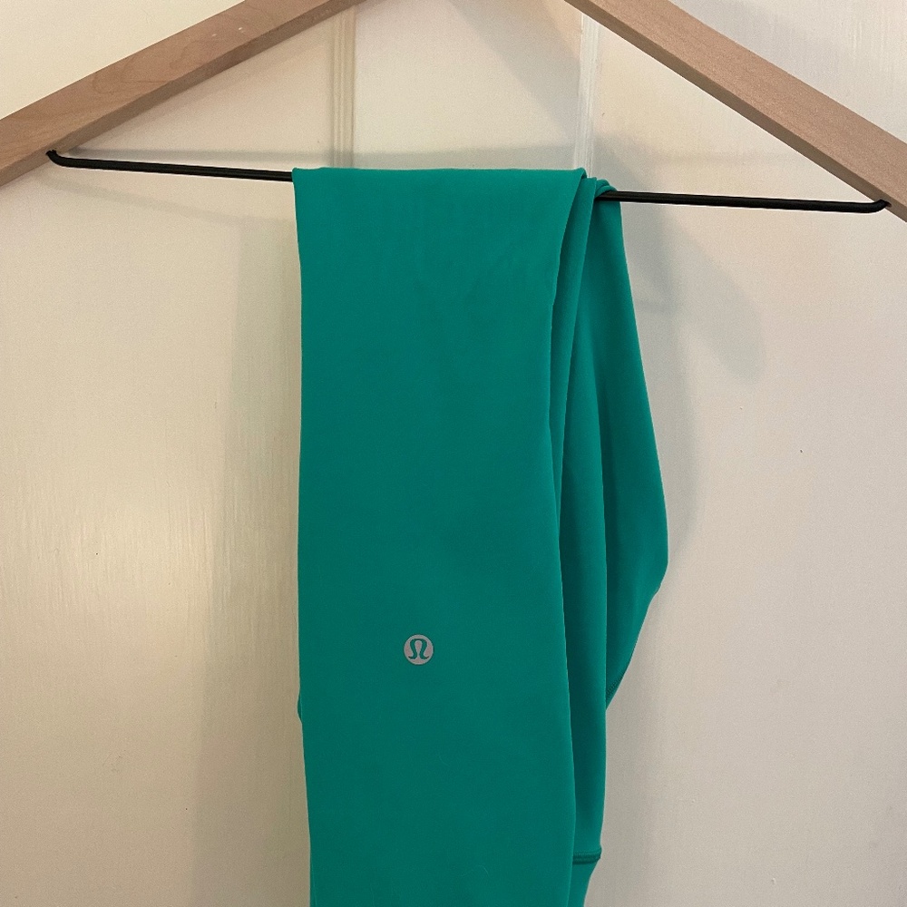 Lululemon Wunder Train HR 25" Size 2 Kelly Green leggings